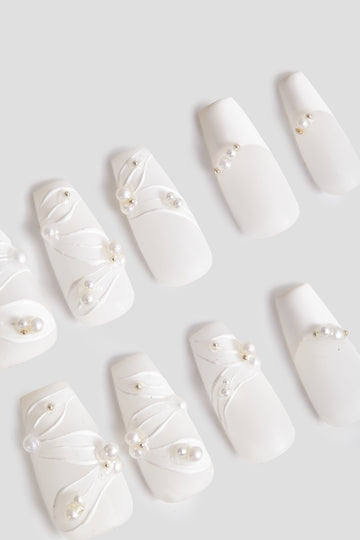 Blanche (White)