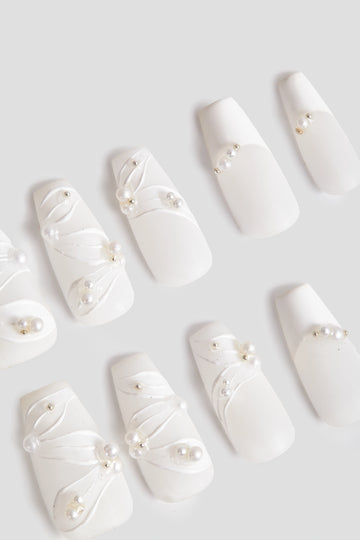 Blanche (White)